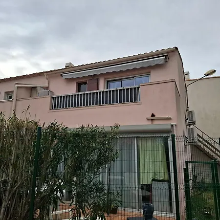 Avec Place De Parking Et Acces Piscine Privee