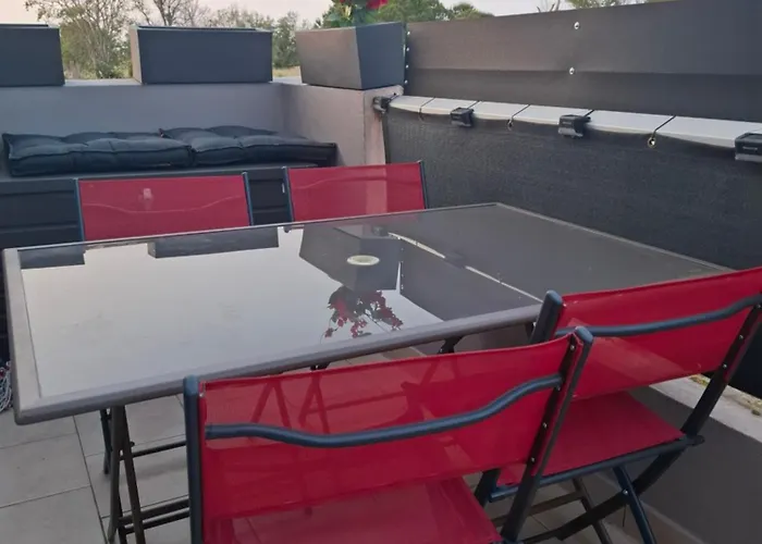 Avec Place De Parking Et Acces Piscine Privee アパート アグド