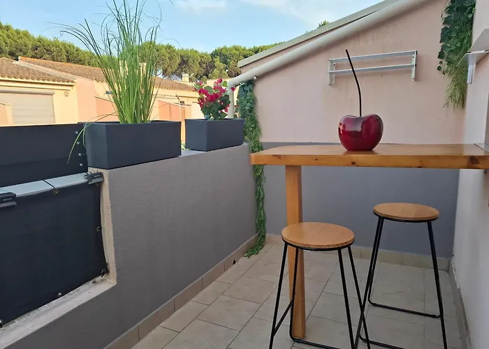 Avec Place De Parking Et Acces Piscine Privee * アグド