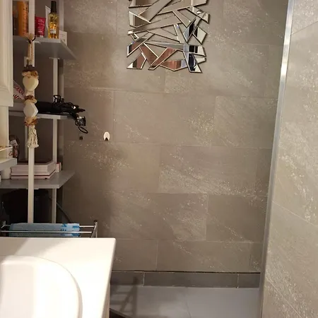 公寓 Avec Place De Parking Et Acces Piscine Privee