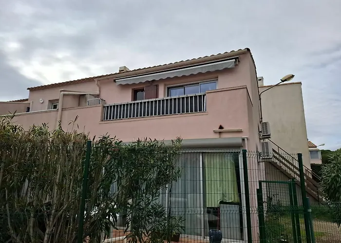 Avec Place De Parking Et Acces Piscine Privee